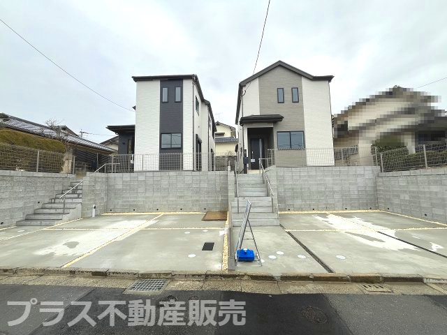 【外観】 | 福岡市東区美和台5丁目第1　A号棟（全2棟）【仲介手数料無料・0円】 | 現地写真。プラス不動産販売なら、現場の全ての棟をまとめてご見学頂けます。