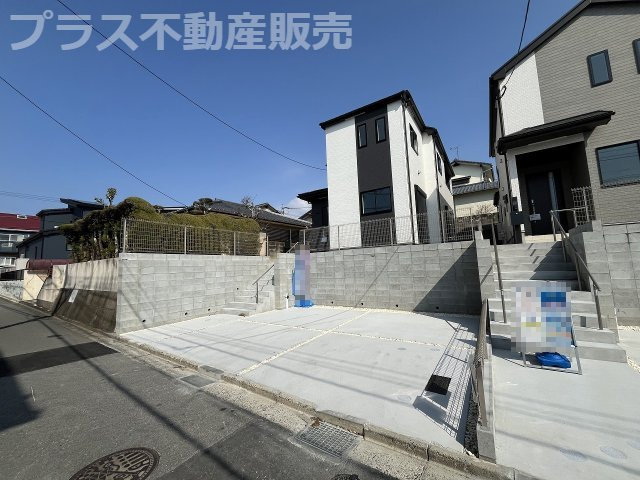 【玄関】 | 福岡市東区美和台5丁目第1　A号棟（全2棟）【仲介手数料無料・0円】 | 現地写真。