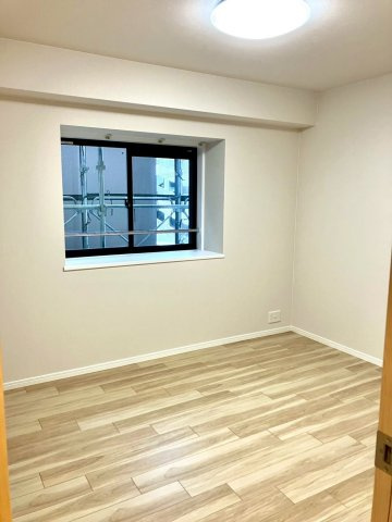 ジェイシティ中新町の洋室