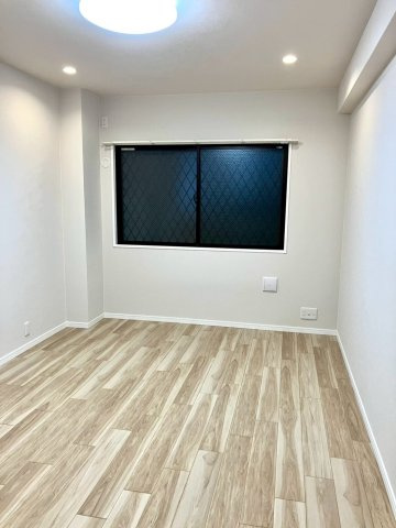 ジェイシティ中新町の洋室