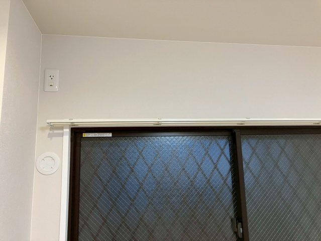 ジェイシティ中新町のその他|洋室のエアコン取付箇所です。コンセント・配管穴完備です。