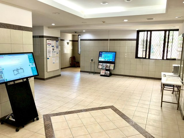 ジェイシティ中新町のその他共用部分|エントランス部分は広くてゆったりとしています。