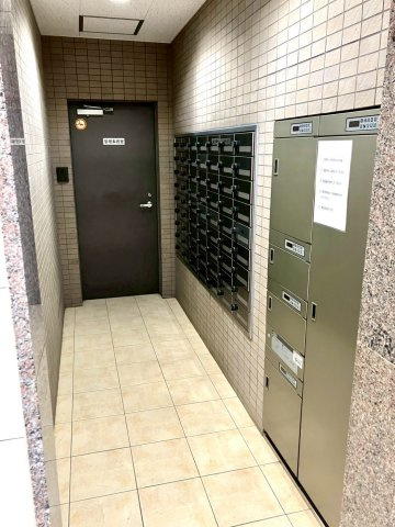 ジェイシティ中新町のその他共用部分|郵便ポストと宅配ボックスが完備されています。