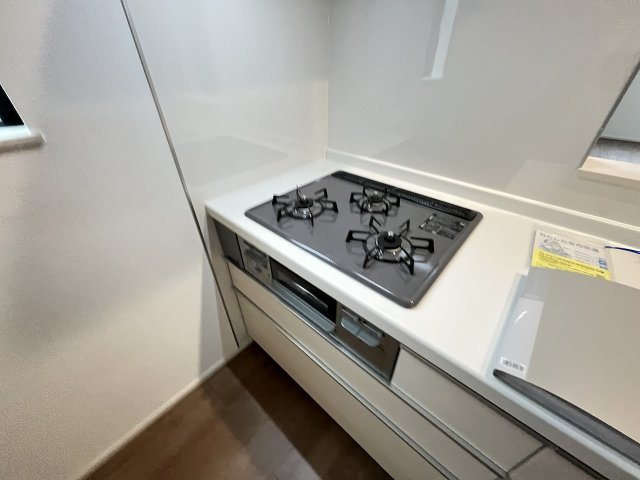 【キッチン】 | 福岡市東区美和台5丁目第1　B号棟（全2棟）【仲介手数料無料・0円】 | 施工例。施工例は完成時と異なる場合があります。