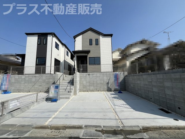 【外観】 | 福岡市東区美和台5丁目第1　B号棟（全2棟）【仲介手数料無料・0円】 | 現地写真。プラス不動産販売なら、現場の全ての棟をまとめてご見学頂けます。