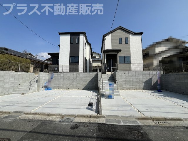 【玄関】 | 福岡市東区美和台5丁目第1　B号棟（全2棟）【仲介手数料無料・0円】 | 現地写真。