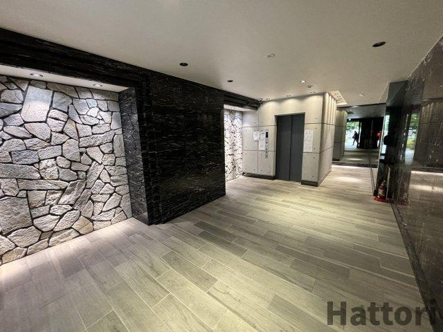 サムティ江坂レガーロのロビー