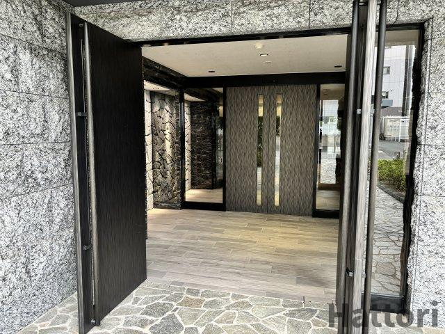 サムティ江坂レガーロのエントランス