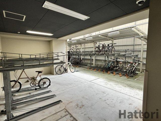 サムティ江坂レガーロの駐車場