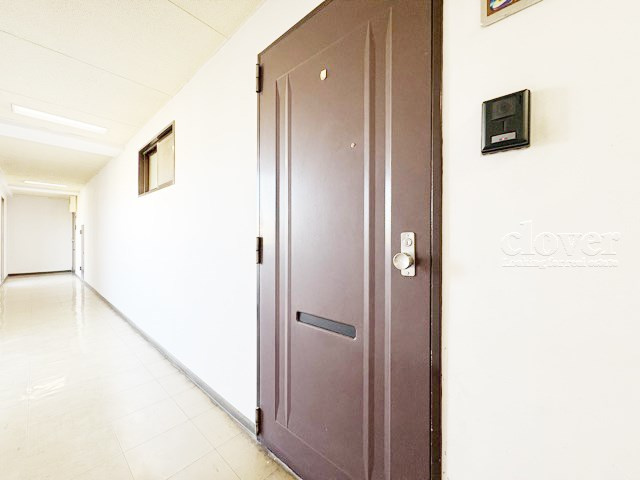 【その他共用部分】 | パレス永福 | 皆様をお迎えする、お部屋の玄関ドア。開けやすさや開放角度、ドアノブの操作しやすさや鍵の形状などを、現地で一度ご確認ください。～即日のご見学可能～　お問合せはお気軽にどうぞ。