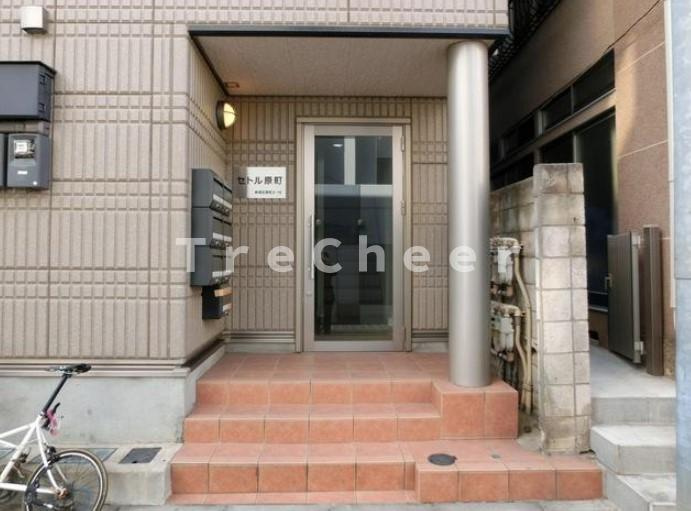 セトル原町のエントランス