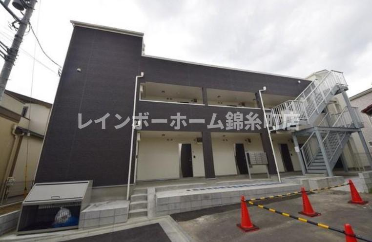 プリズム8番館のエントランス