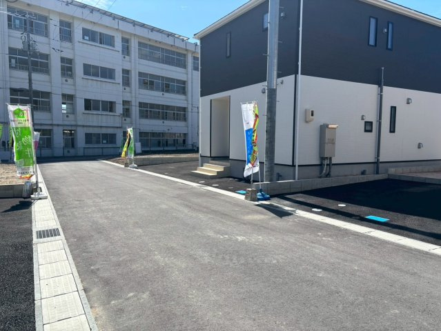 熊野町城之堀第8の前面道路含む現地写真