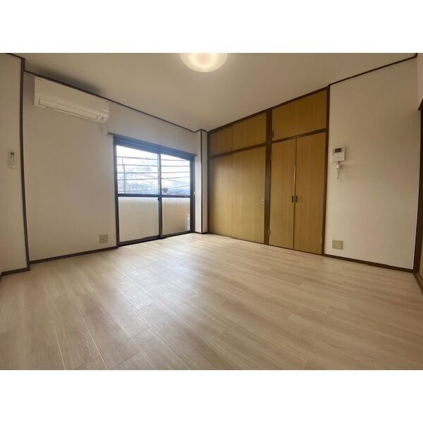 ハイムKUSAKIの居間・リビング