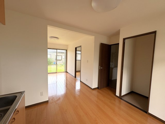 茂原市上永吉のアパートの居間・リビング