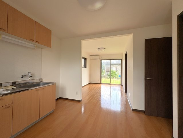 茂原市上永吉のアパートの居間・リビング