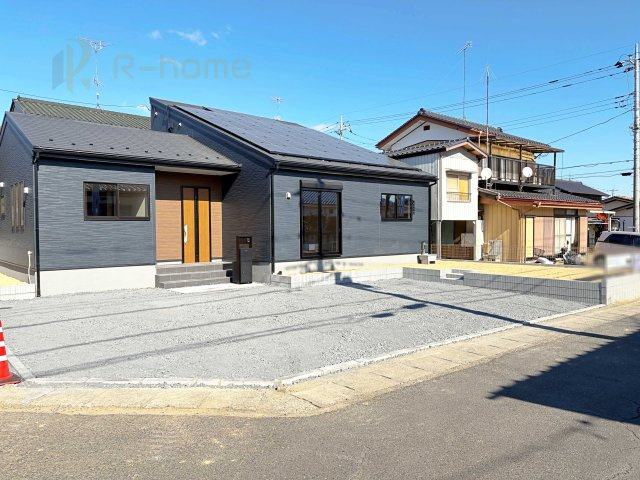 第1石岡市茨城　新築戸建て　1号棟の駐車場|カースペースは3台完備。ゲスト用のスペースも確保できますね♪