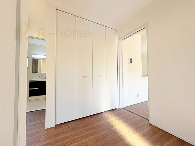 第1石岡市茨城　新築戸建て　1号棟の収納|あると嬉しいホール収納！防災グッズなどの収納にも便利です♪