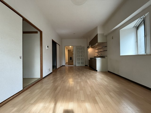 豊中市立花町３丁目の賃貸マンションの居間・リビング