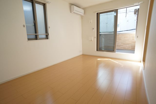 プラセール宝塚Ⅱの居間・リビング|参考、同建物・反転間取りの号室