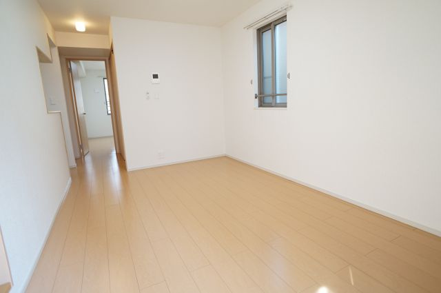 プラセール宝塚Ⅱの居間・リビング|参考、同建物・反転間取りの号室