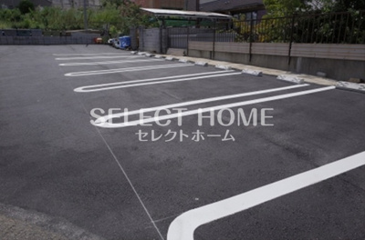 【駐車場】 | グリーンハイツ三島 | 駐車場に車を止められます