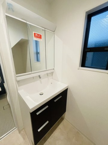 松川町２　建築条件付き土地のその他|【洗面/施工例】洗面下の収納スペースにはタオルや洗剤などのストックを収納することもできますね！