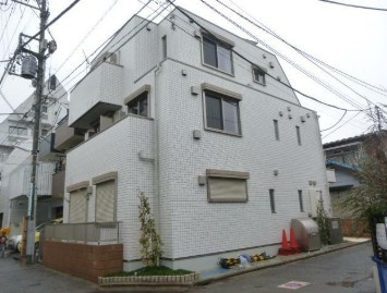 【外観】 | グレース上石神井 | 鉄筋コンクリート造のがっちりとした建物。