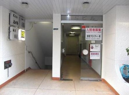 ISビルのエントランス|ISビル