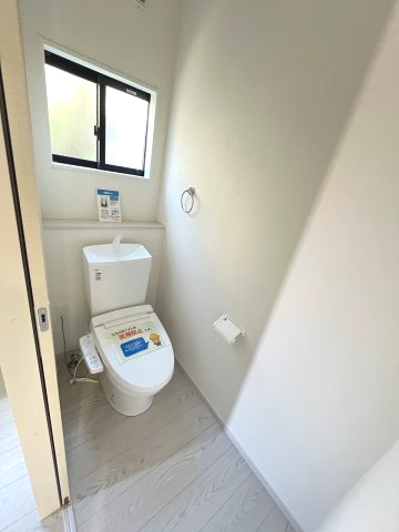 【トイレ】 | 福岡市東区雁の巣1丁目3期　1号棟（全1棟）【仲介手数料無料・0円】 | 現地写真。1階のトイレです。