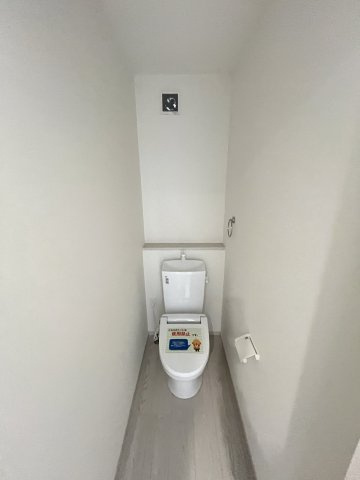 【トイレ】 | 福岡市東区雁の巣1丁目3期　1号棟（全1棟）【仲介手数料無料・0円】 | 現地写真。2階にもトイレです。