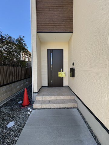 【玄関】 | 福岡市東区雁の巣1丁目3期　1号棟（全1棟）【仲介手数料無料・0円】 | 現地写真。