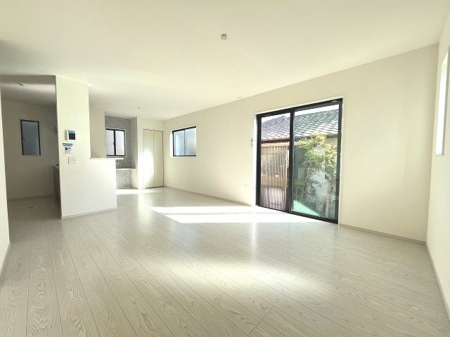 【居間・リビング】 | 福岡市東区雁の巣1丁目3期　1号棟（全1棟）【仲介手数料無料・0円】 | 現地写真。