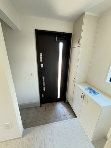 【玄関】 | 福岡市東区雁の巣1丁目3期　1号棟（全1棟）【仲介手数料無料・0円】 | 現地写真。なる場合があります。