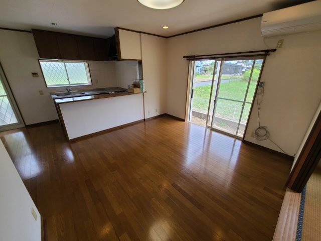 東金市下谷貸家の居間・リビング