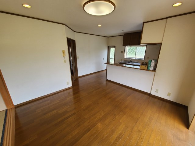 東金市下谷貸家の居間・リビング