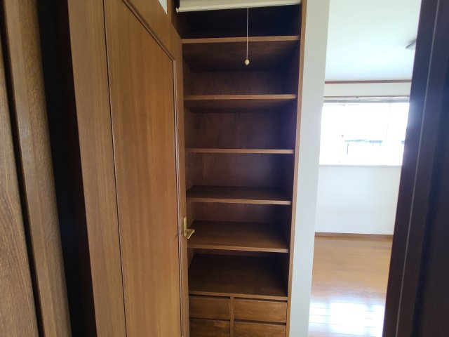 東金市下谷貸家の収納