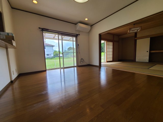 東金市下谷貸家の居間・リビング