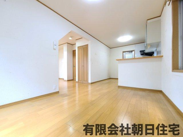 【居間・リビング】 | 古志原2丁目戸建 | ゆったりとした居間です