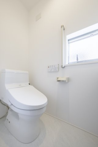 千種区光が丘二丁目戸建のトイレ|2階トイレです