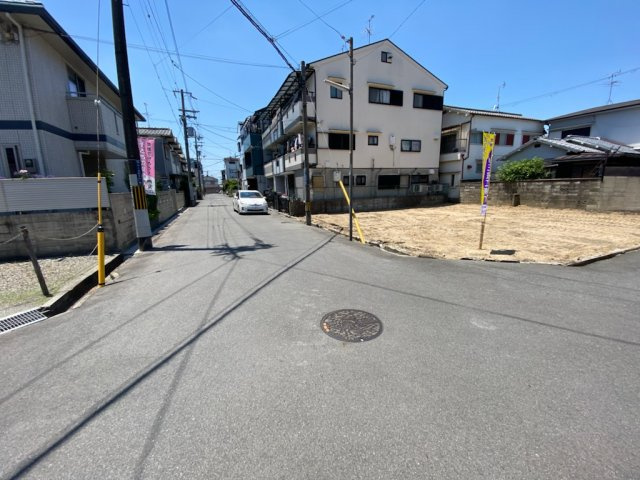 グラッド・タウン大東市明美の里町　建築条件【無し】の前面道路含む現地写真|■閑静な住宅街で、日中静かな環境です♪♪