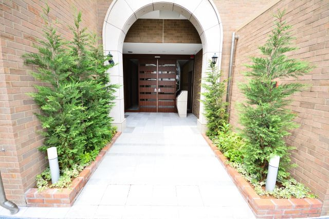 クローバー・グランデ昭和町のエントランス