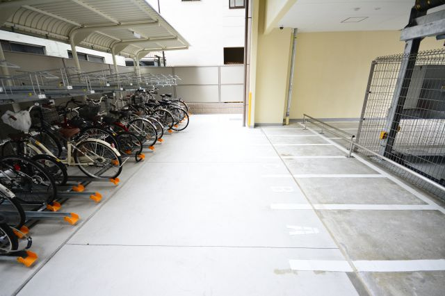 クローバー・グランデ昭和町の駐車場