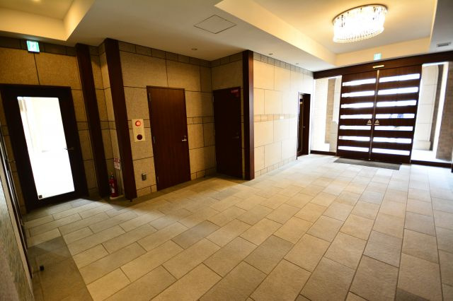 クローバー・グランデ昭和町のエントランス