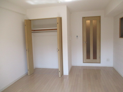 【キッチン】 | ルミエール新大阪 | きれいなフローリングのお部屋です