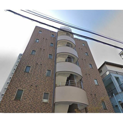 【外観】 | クラークタワー | 鉄筋コンクリート造のがっちりとした建物。