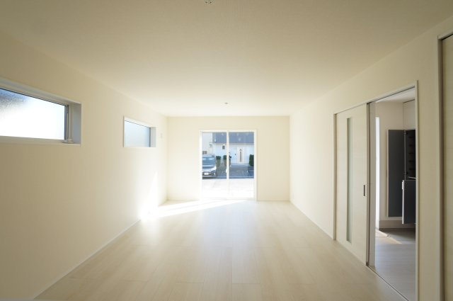 リーブルガーデン常滑市かじま台第2　1号棟の居間・リビング|明るく広々としたリビング♪