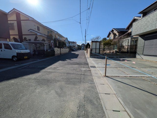 リーブルガーデン常滑市かじま台第2　1号棟の前面道路含む現地写真|●○前面道路○●