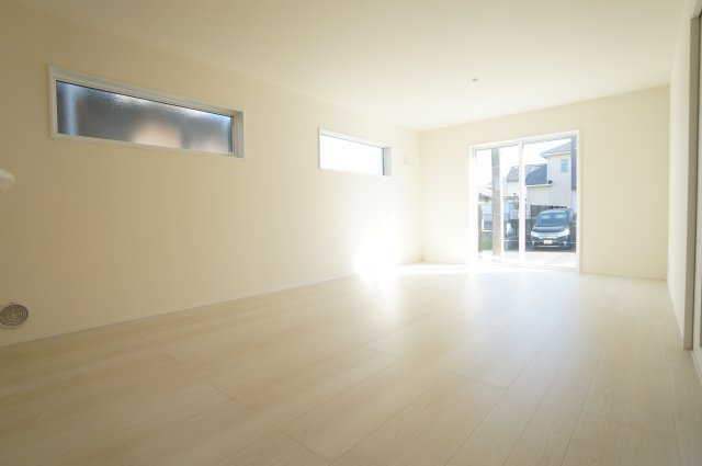 リーブルガーデン常滑市かじま台第2　1号棟の居間・リビング|18.25帖のLDKは心地よく開放的♪