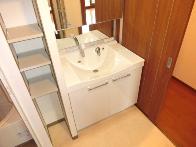 ◆２沿線以上利用可◆バルコニー広々３ＬＤＫ住戸◆全居室収納スペース付き◆パデシオン西大津の独立洗面台|洗面化粧台